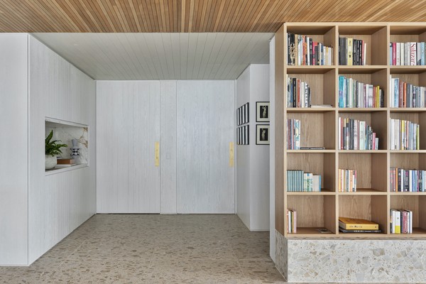 Apartamento paulistano tem design, arte e peças vintages em destaque