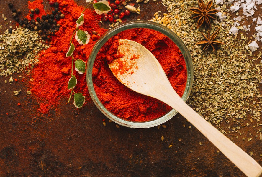 O que é páprica? Saiba de que é feito e 20 receitas para usar o tempero