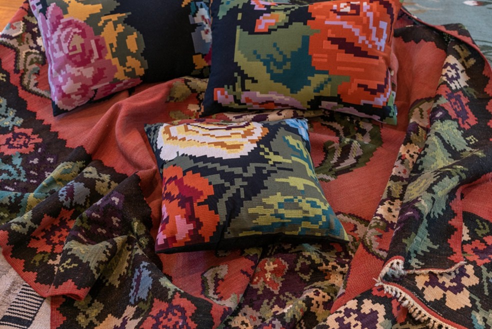 Capas de almofada da linha Bessarabian, inspiradas no Kilim Bessarabia, faz parte do saldão da by Kamy — Foto: By Kamy/Divulgação