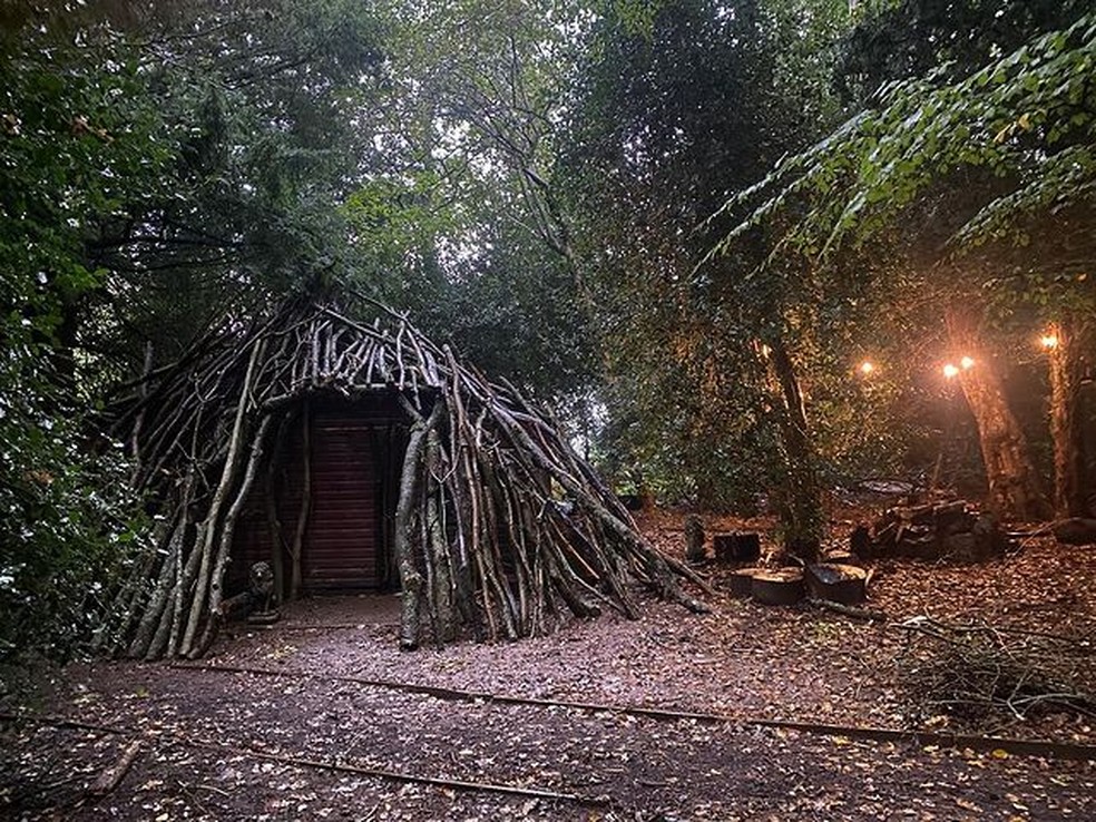 Os hóspedes podem dormir na Cabana dos Castores, que também pode ser convertida em um jogo de escape — Foto: Instagram/@theoaks.uk/Reprodução