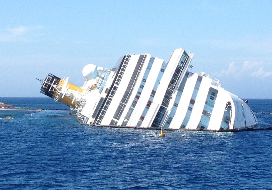 A tragédia do Costa Concordia, em 2012, lembrou o naufrágio do Titanic 100 anos antes
