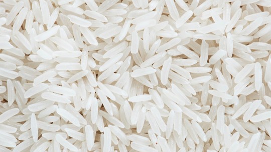 É preciso lavar o arroz antes de cozinhar? Elucide a dúvida