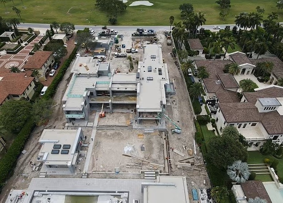 Mansão de Tom Brady está sendo construída em ilha na Flórida — Foto: Papgalore / BACKGRID / Daily Mail / Instagram / Reprodução