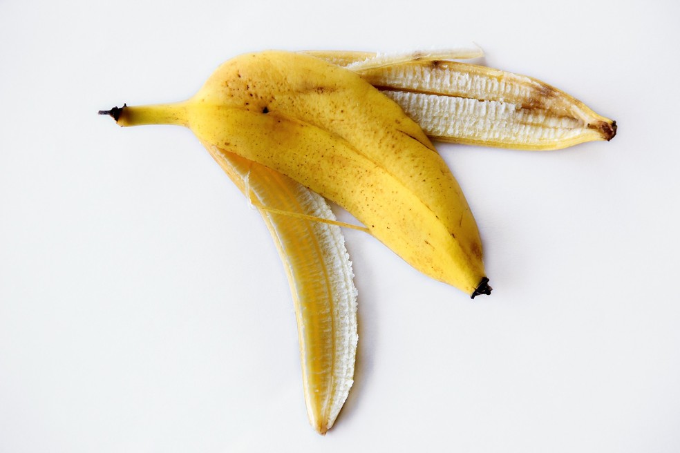 A casca da banana, comumente descartada, é rica em triptofano, um dos nutrientes essenciais para a produção de serotonina, que nos proporciona a sensação de bem-estar   — Foto: Pixabay / ha11ok / CreativeCommons