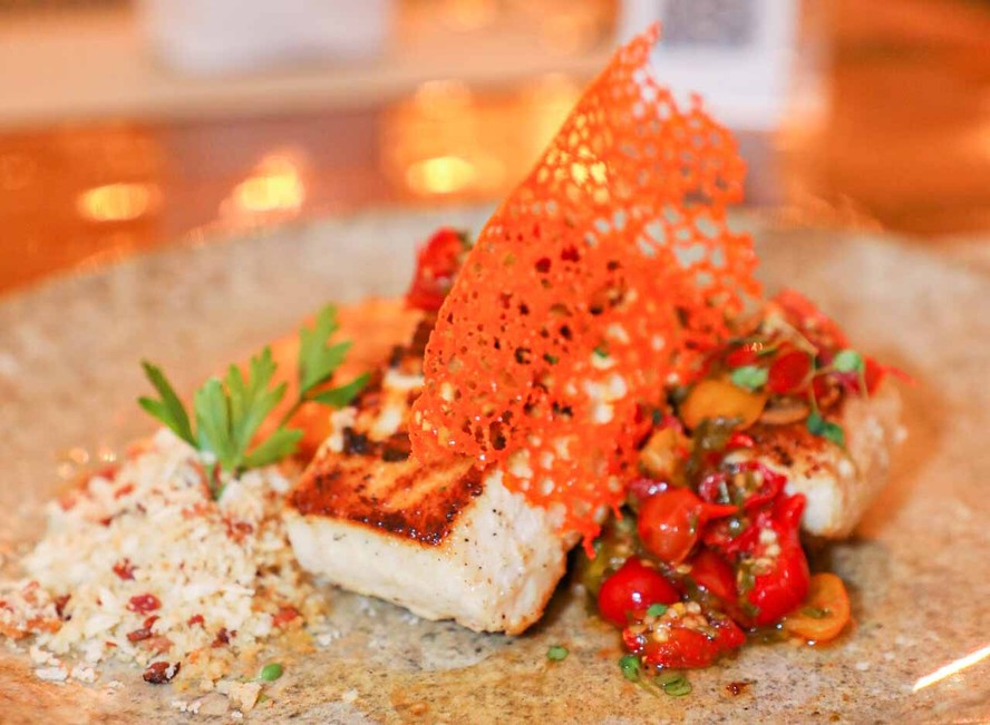 Receita de peixe ‘Al Ajillo’ da chef Helena Furtado, do Porto Fino do Grand Palladium Imbassaí Resort