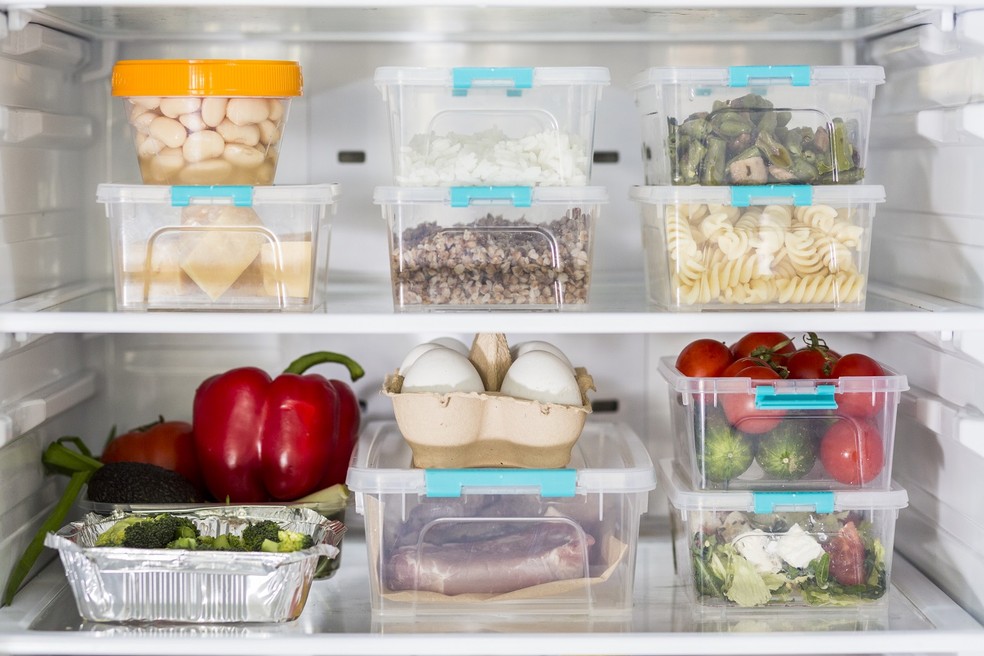 O armazenamento da comida preparada em casa deve ser feito em recipientes de vidro ou de plástico livre de BPA — Foto: Freepik / CreativeCommons