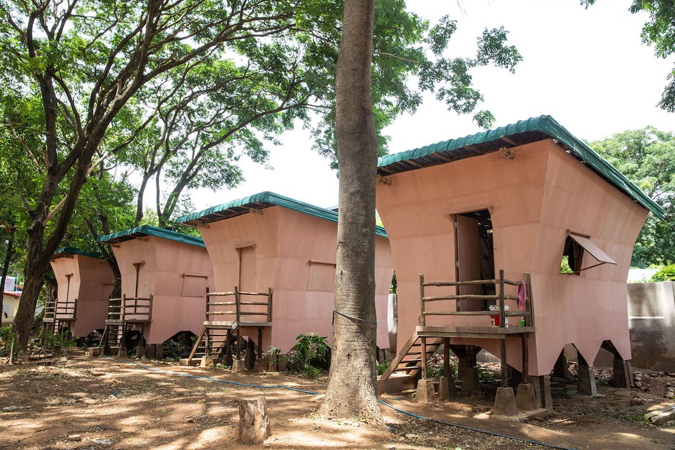 Os moradores têm autonomia para definir os detalhes do projeto, escolhendo revestimentos, portas e janelas de acordo com suas preferências — Foto: Aung Htay Hlaing/Divulgação