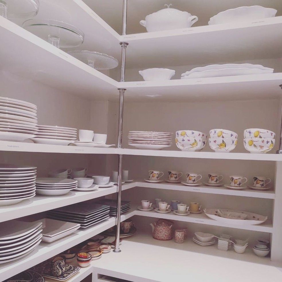 A despensa da cozinha de Grazi Massafera — Foto: Instagram / Reprodução