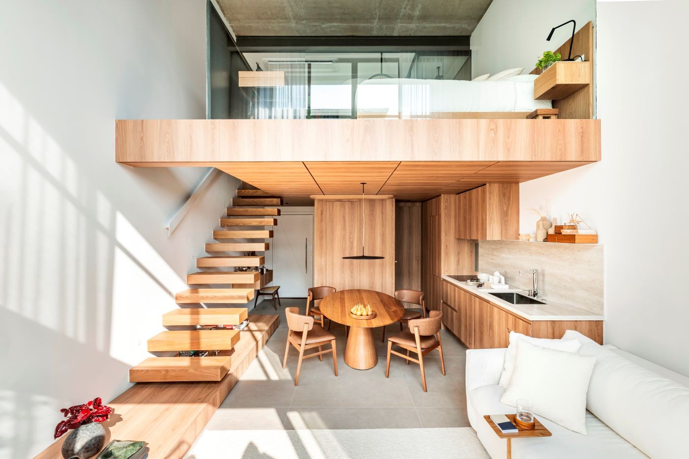 Loft de 97 m² mistura minimalismo e a paixão do morador por design