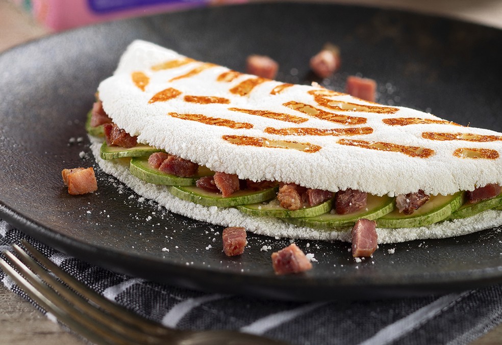 Receita de tapioca leva recheio de bacon e abobrinha — Foto: Pantera Alimentos / Divulgação
