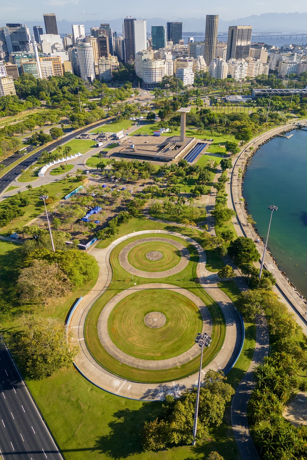 O Parque do Flamengo, no Rio de Janeiro, teve uma grande contribuição da arquiteta autodidata Lota Macedo Soares — Foto: Donatas Dabravolskas / Wikimedia Commons