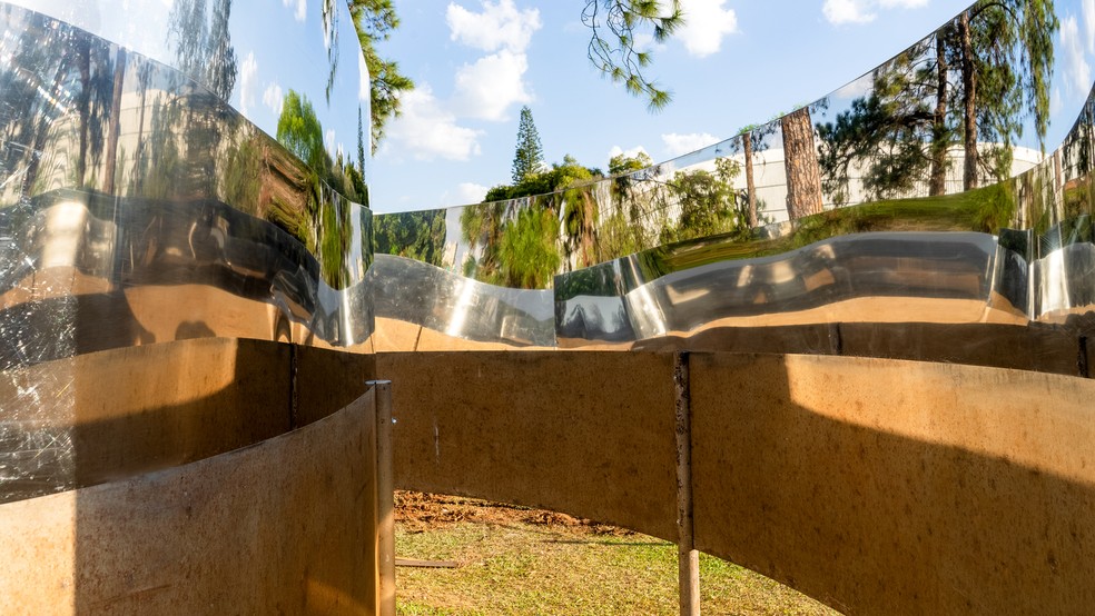 Amelia Toledo – "Ambiente penetrável", da série Horizontes (2010) é uma das obras que o Jardim de Esculturas do MAM (SP) recebe para comemorar seus 30 anos — Foto: Divulgação / Marina Paixão