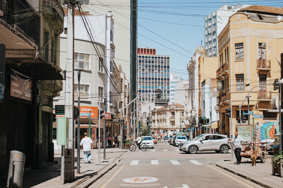 Curitiba, no Paraná, prevê o enterramento de 120 quilômetros de fiação elétrica como parte de um projeto de requalificação urbana — Foto: Pexels/Cláudio Emanuel/Creative Commons