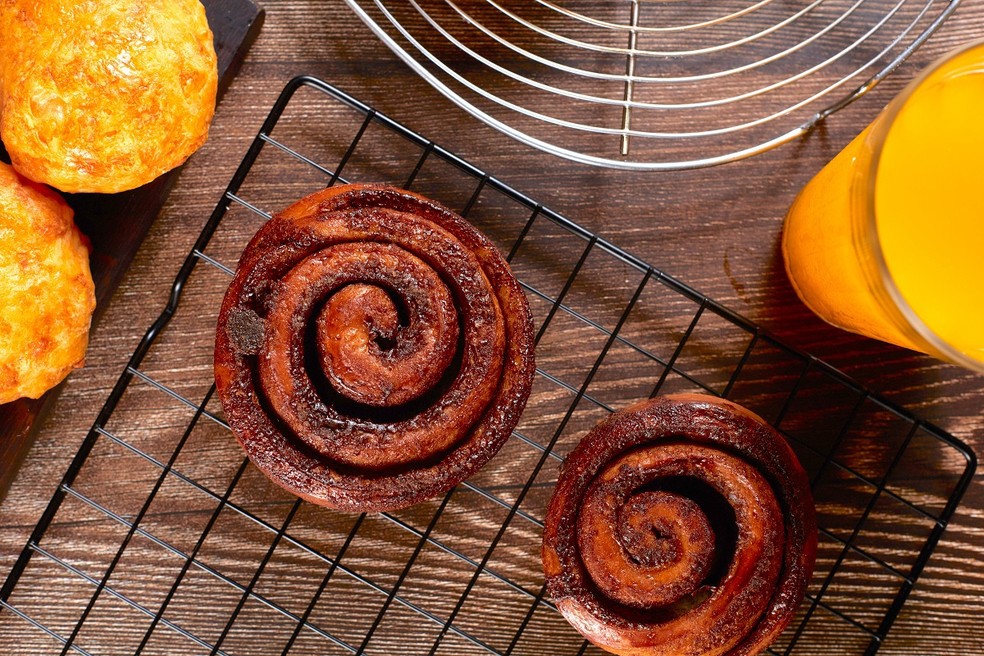 Cinnamon rolls: receita de pão doce com canela — Foto: Rodolfo Regini / Divulgação