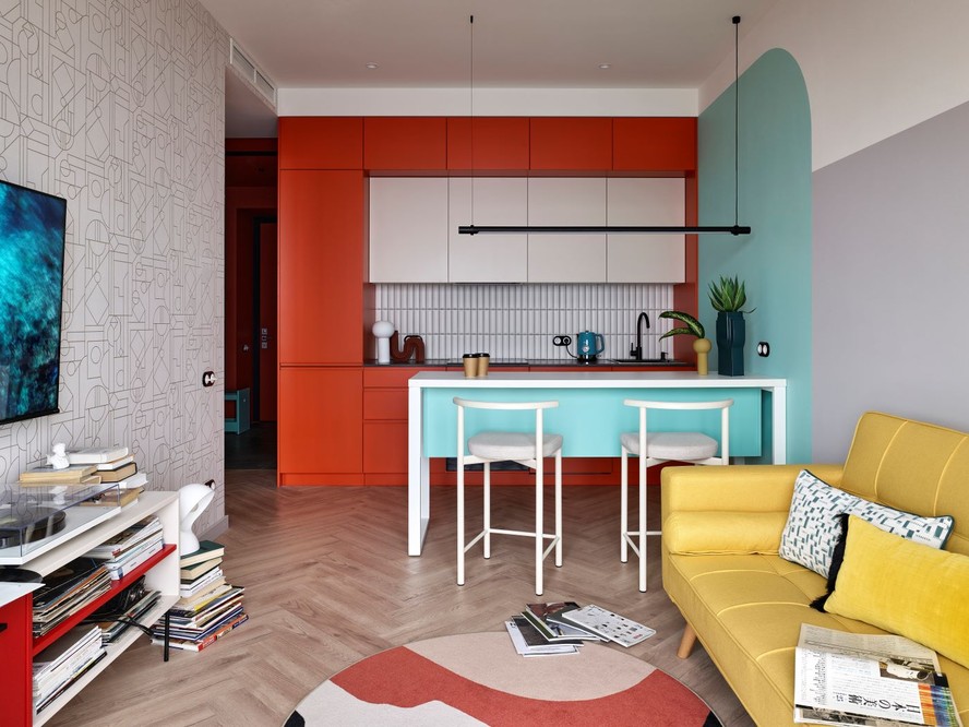 Projeto de apartamento para alugar aposta em cores e soluções criativas