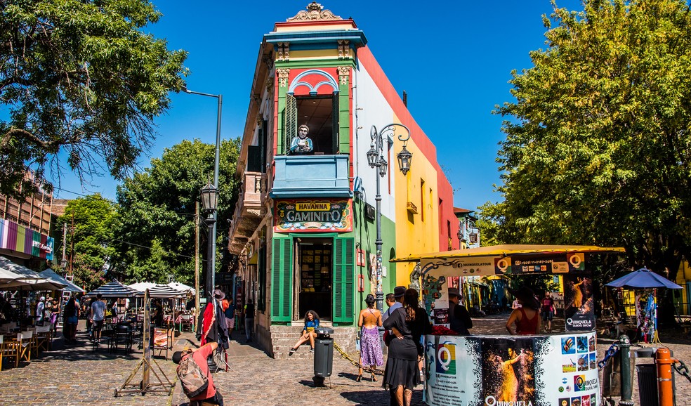 La Boca, na Argentina, é um bairro conhecido por suas cores vivas — Foto: Flickr / Ted McGrath / Creative Commons