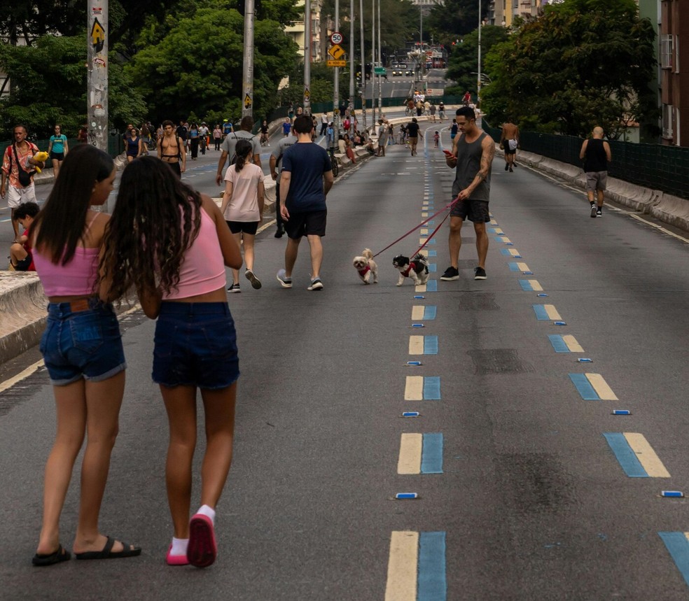 Temporárias ou fixas, áreas exclusivas para pedestres reorganizam o uso das ruas e priorizam a circulação a pé — Foto: Pexels/Tiago Bellato/Creative Commons