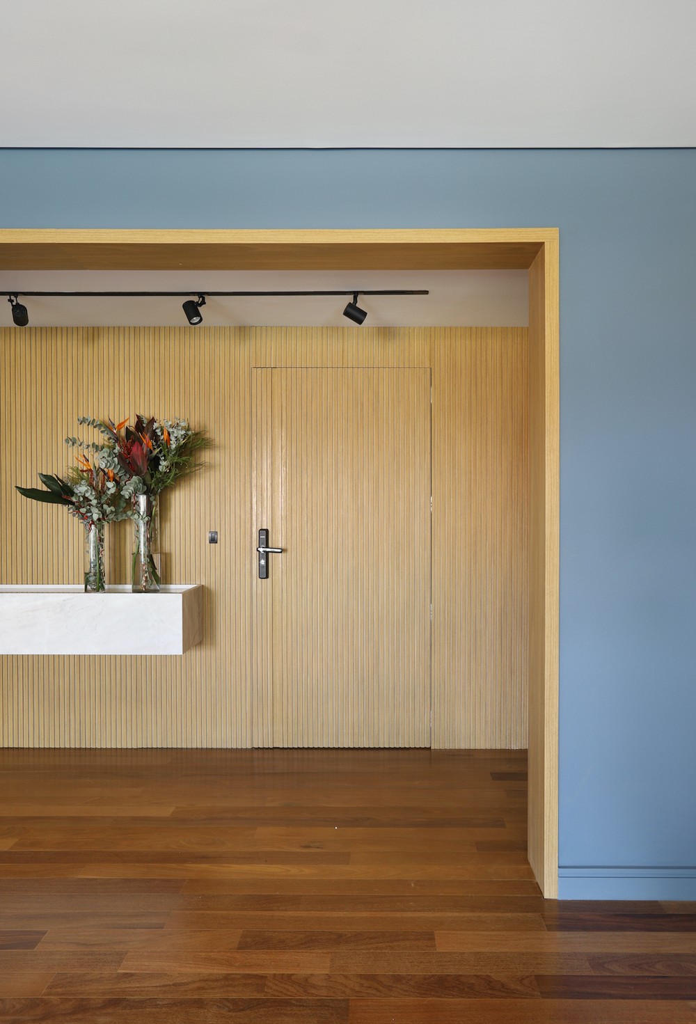 Hall de entrada: dicas para compor o ambiente e 15 projetos inspiracionais