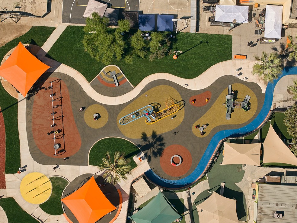 Imagens aéreas do Nickerson Gardens Playground — Foto: Ty Cole / Reprodução