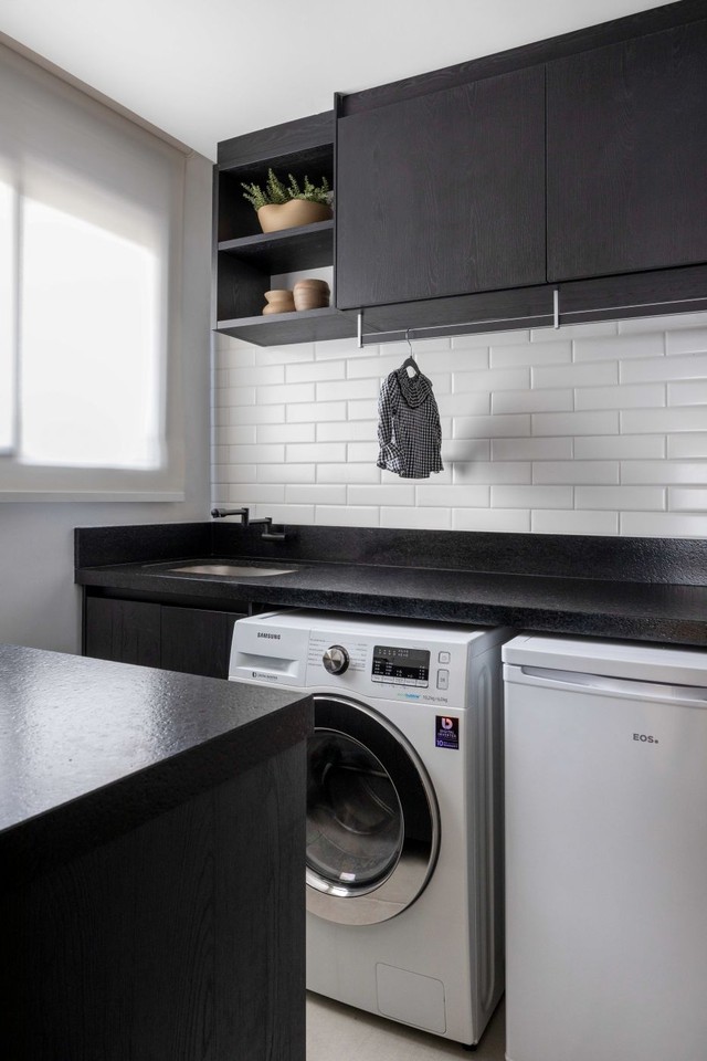 Arquiteta aposta em minimalismo e integração para o seu próprio apartamento