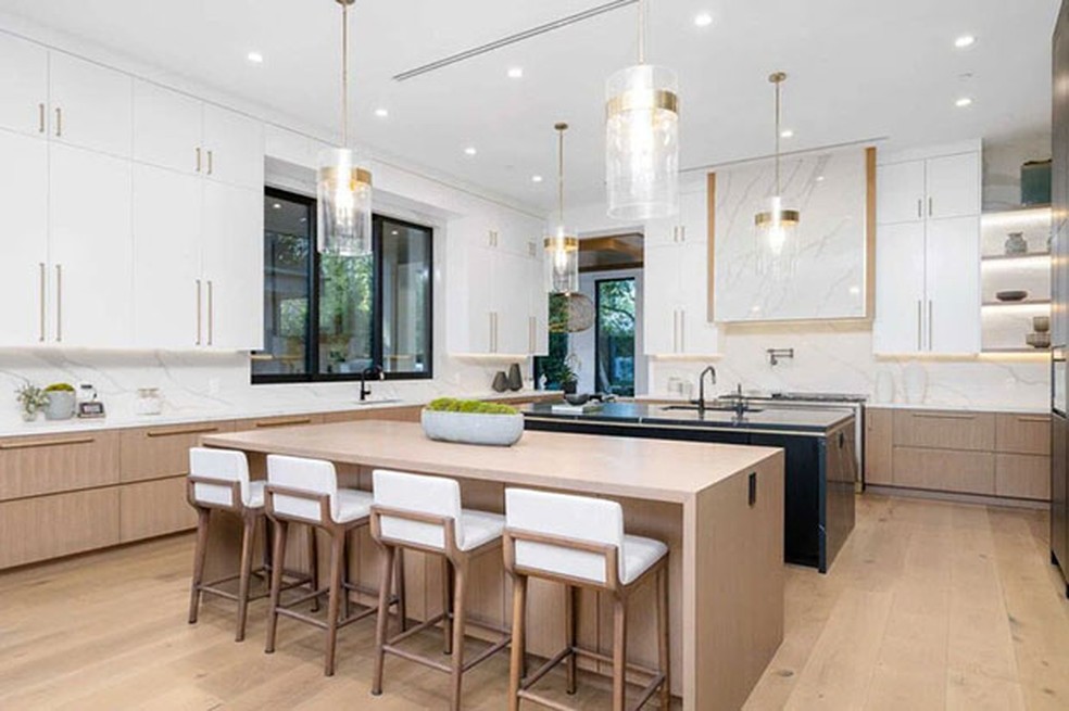 Cozinha da mansão de Michael Jordan — Foto: The Luxury Level/House & Home/Reprodução