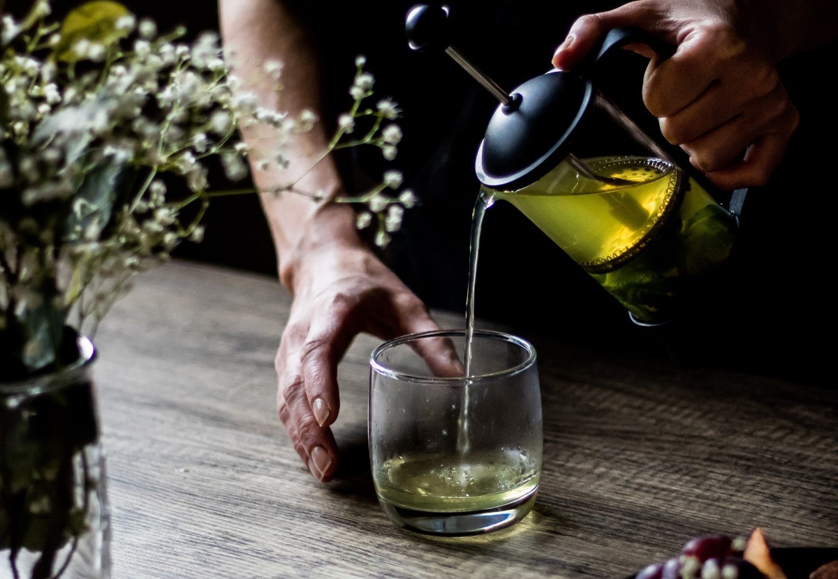 Como a casa e o ambiente influenciam a percepção do sabor do chá