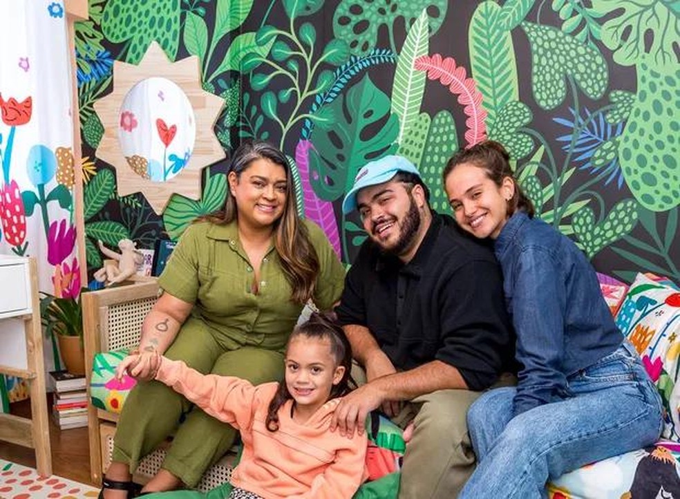 Sol, neta de Preta Gil, ganha quarto colorido com inspiração na selva