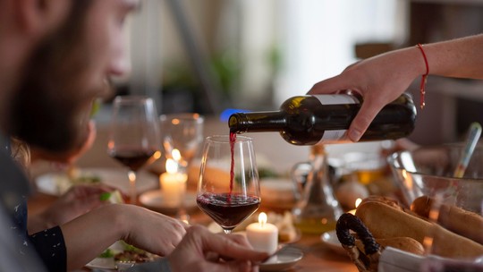 Confira dicas para realizar uma degustação de vinhos em casa