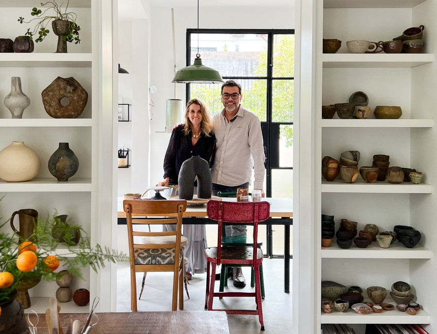 Lívia Amaral abre sua casa com decoração de fazenda e objetos afetivos