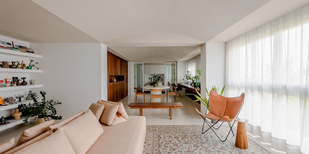 Luz e integração conduzem projeto de apartamento de 90 m² em Porto Alegre