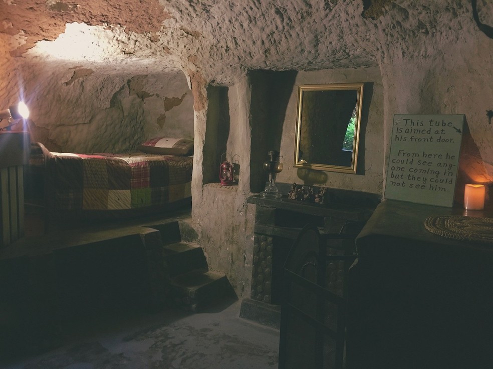 A casa subterrânea era mais fresca para enfrentar o calor da Califórnia — Foto: Wikimedia / Levi Clancy