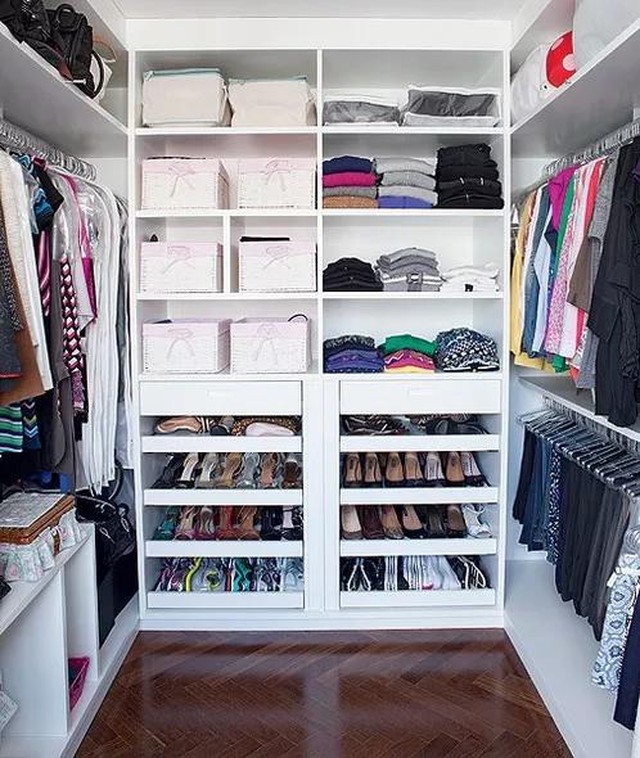 Mini closet: 10 projetos com boas soluções para pequenos espaços