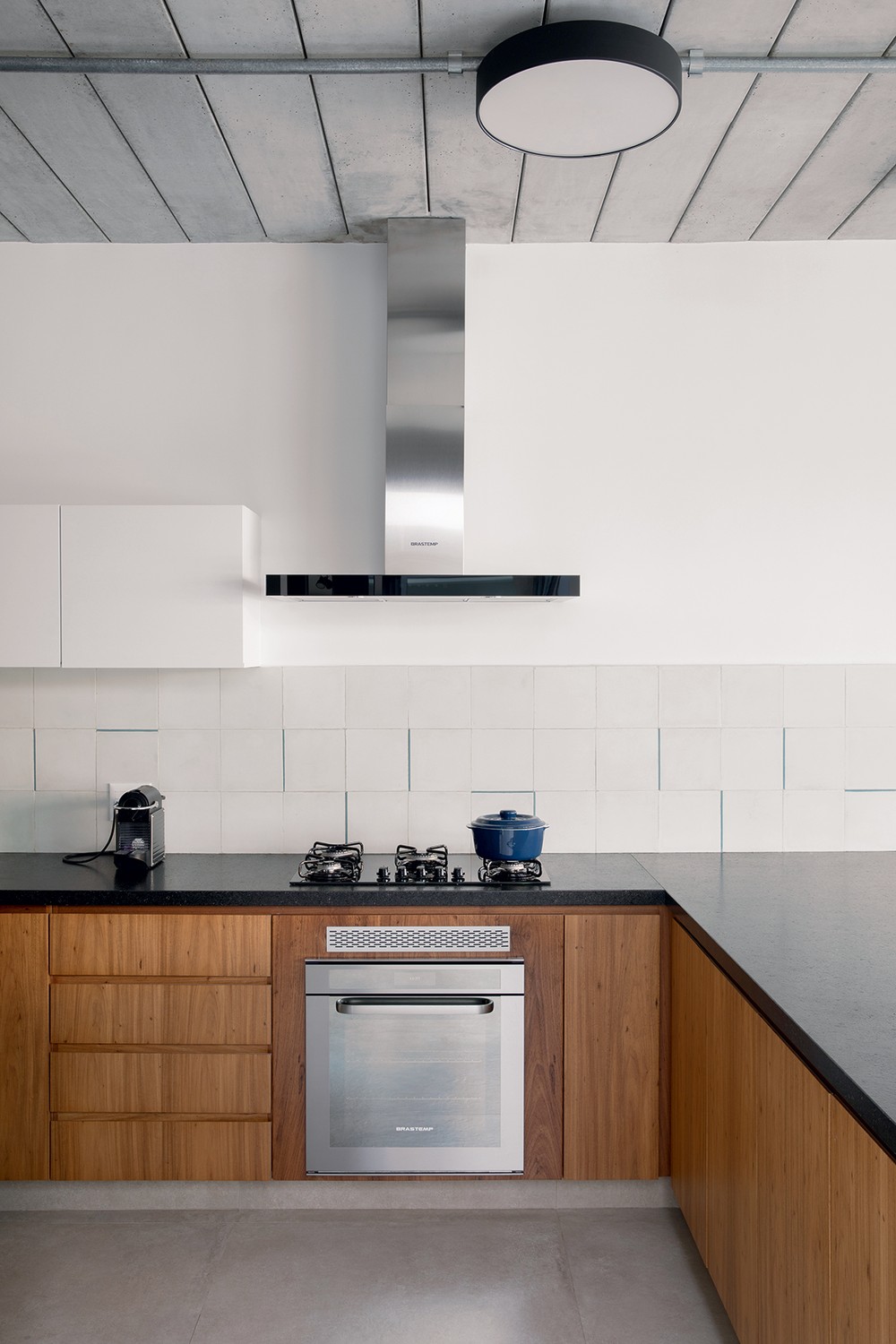 Península na cozinha: 17 projetos bem resolvidos para se inspirar!