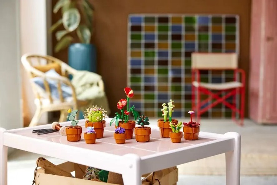 LEGO lança conjunto com 9 plantas pequenas e vira febre na internet