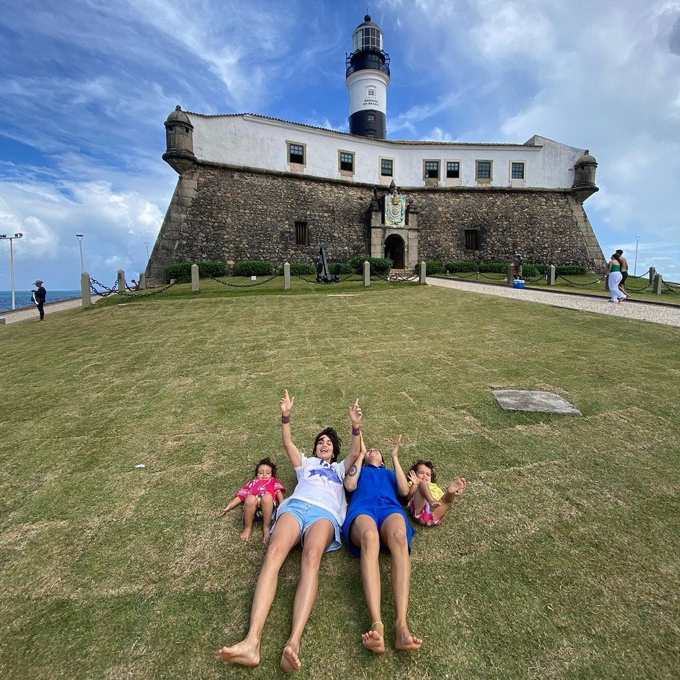 Nanda Costa, Lan Lanh, Kim e Tiê na frente do Museu Náutico da Bahia — Foto: Instagram / Reprodução