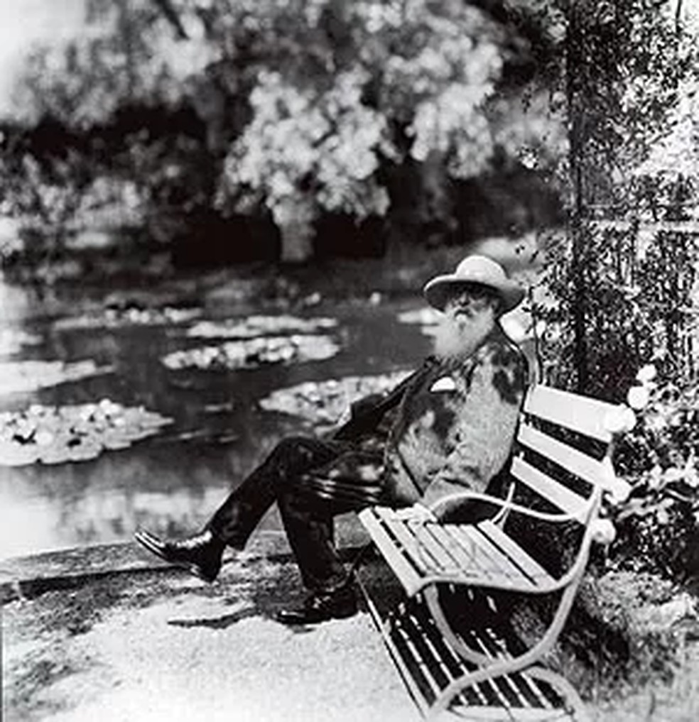 Claude Monet descansa em seu Jardim d'Água — Foto: Claude Monet descansa em seu Jardim d'Água (Foto: Divulgação)