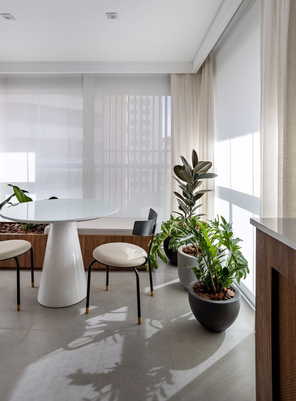 como-usar-vasos-com-plantas-para-decora-o-da-sala-37-ideias