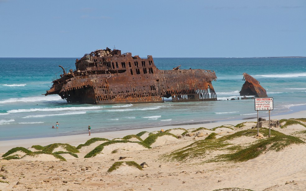 O MS Cabo Santa Maria é um navio espanhol que encalhou na costa de Cabo Verde, em 1968 — Foto: Wikimedia / Ximonic