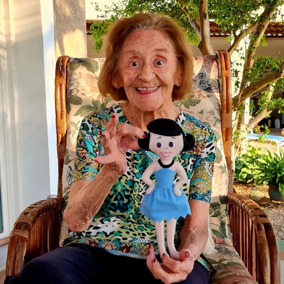Laura Cardoso ganha presente especial no seu aniversário de 96 anos — Foto: Instagram / Reprodução