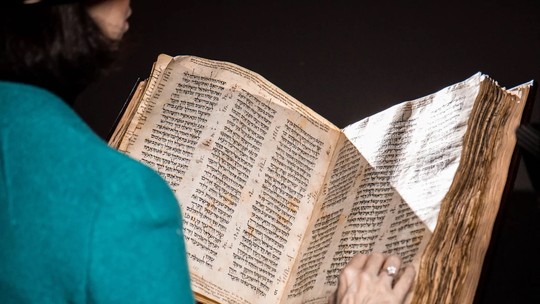 Bíblia hebraica mais antiga do mundo pode ser arrematada por 246 milhões