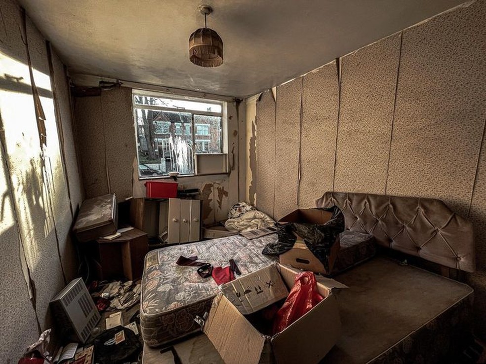 Os ex-inquilinos acabaram deixando muitos pertences para trás — Foto: Instagram / @places.forbidden / Reprodução