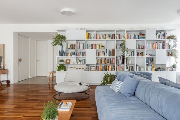 Estantes para livros: como organizar o acervo + 24 ideias para inspirar