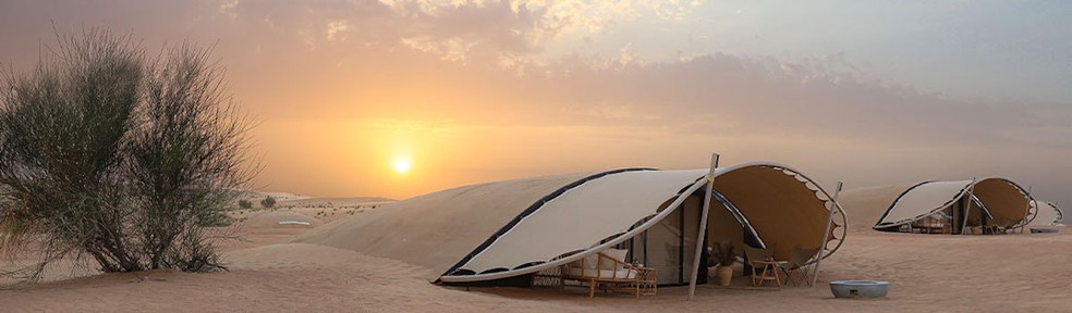 Construídas em formato de meia-lua, como uma duna, o complexo tem projeto do arquiteto Gianni Ranaulo — Foto: Sonara Camp / Reprodução