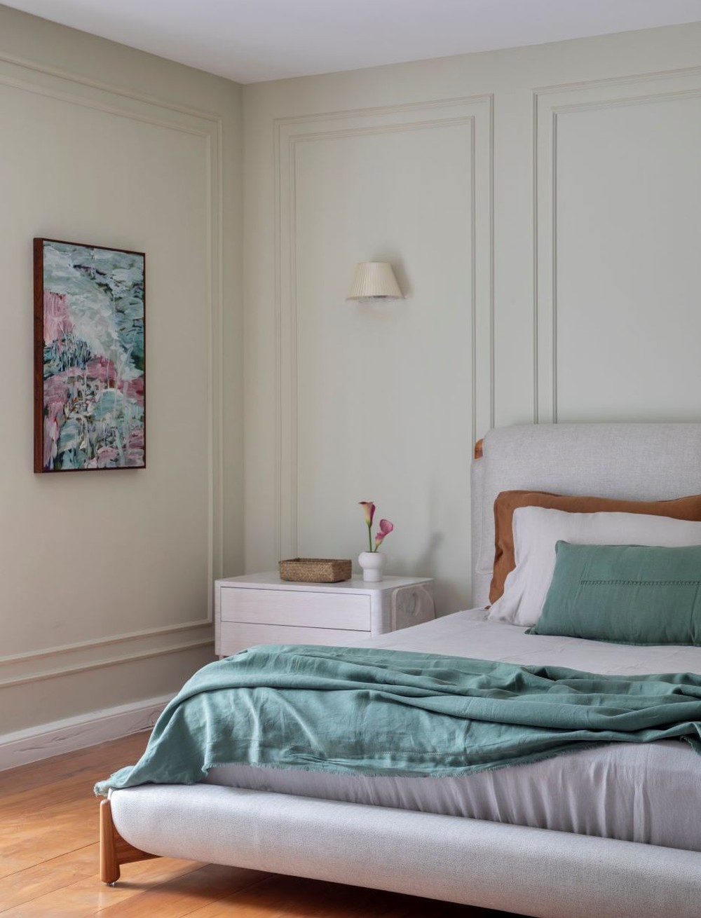 Quarto com boiserie: como usar o elemento + 22 ideias encantadoras para ...