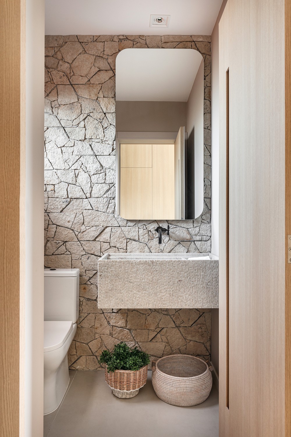 banheiro-r-stico-24-inspira-es-com-materiais-naturais-que-s-o-puro