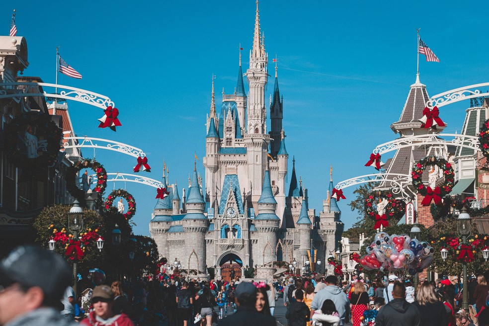 Apesar do inverno no hemisfério Norte, a Flórida não experimenta muito frio entre dezembro e janeiro, sendo um dos destinos internacionais preferidos dos brasileiros para as férias, com a magia do Natal na Disney, por exemplo — Foto: Pexels / Craig Adderley / Creative Commons