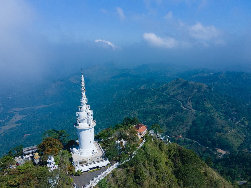 A torre Ambuluwawa fica a 3.567 m acima do nível do mar no Sri Lanka — Foto: Ambuluwawa / Reprodução