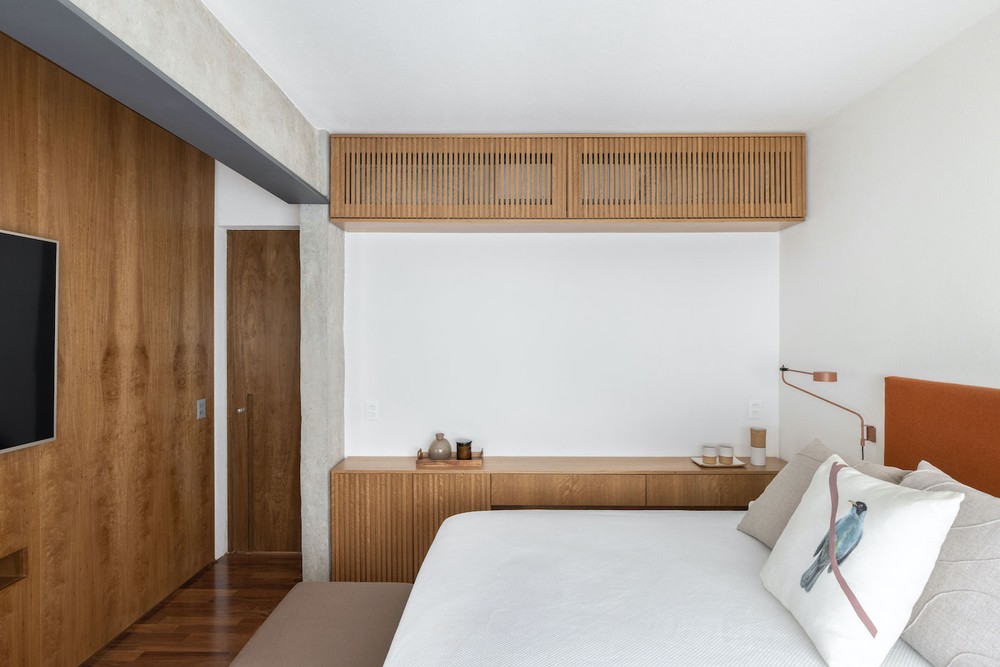 Reforma garante layout aberto e luz natural a apartamento de 145 m²