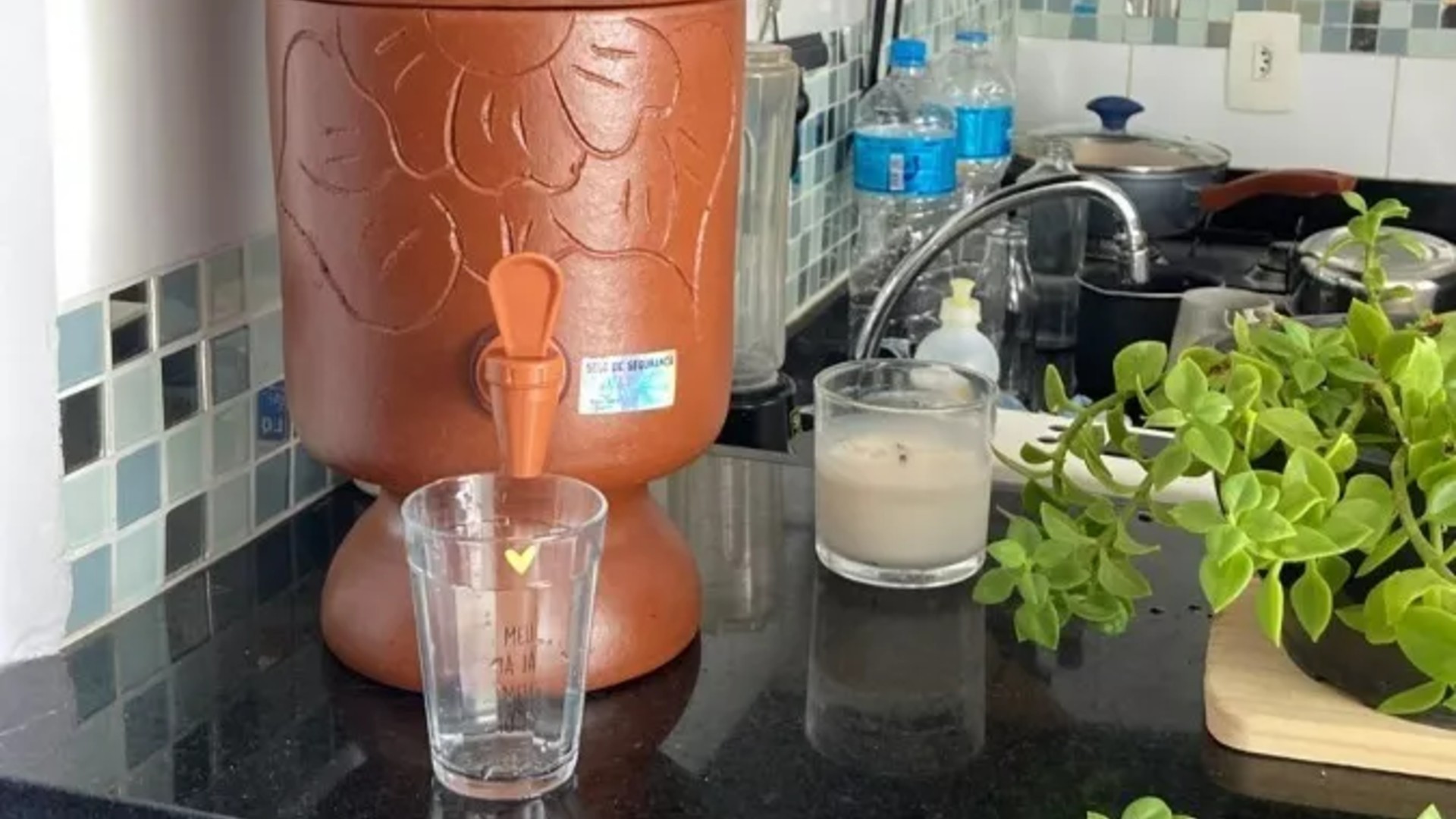Qual o melhor filtro de barro para comprar? 8 opções para conhecer
