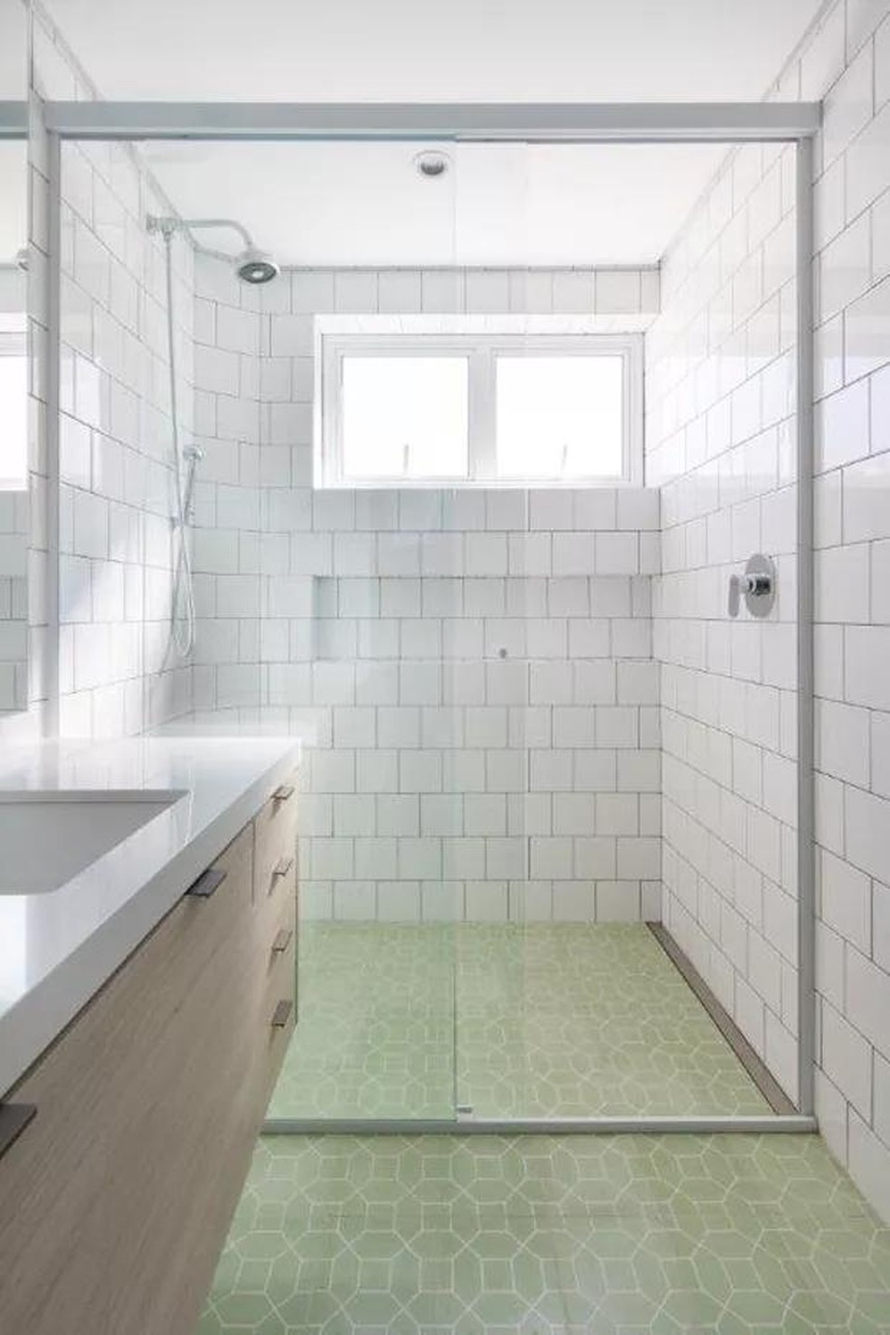Ladrilho hidráulico, madeira de demolição e laca modernizam apartamento ...